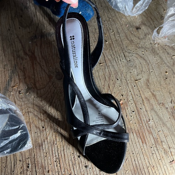 NWOT. Naturalizer Prissy Women's Heels Shoes Slip On Slingback Black leather - Picture 2 of 3